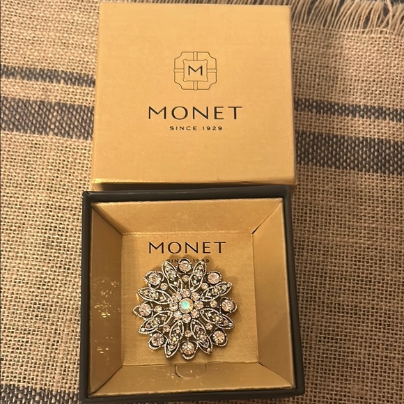 [Monet] VINTAGE Gold and Silver Vintage Brooch NWT - Picture 1 of 3